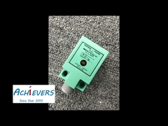 Sensor de detección directa por ultrasonidos de Pepperl+Fuchs UB100-F77-E2-V31