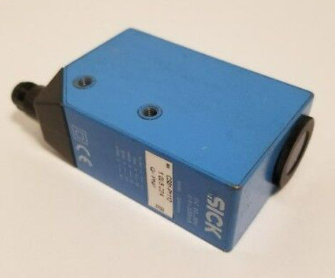 SICK CS81-P1112 Sensores de color CS8 Conector masculino M12 de 5 pines 30.4 mm x 80 mm x 53 mm