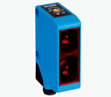 Sensor fotoeléctrico compacto SICK W250-2P2431 con luz roja visible y número de pieza 6044699