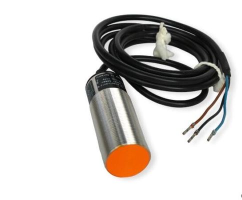 Sensor inductivo IFM II5256 IIA3010-BPKG para el posicionamiento preciso de la máquina en el equipo