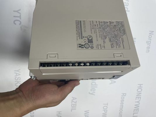 M12 Tipo de construcción Yaskawa SGD7S-180A30B202 Control analógico con características avanzadas y disipación de energía ≤ 0,7 W