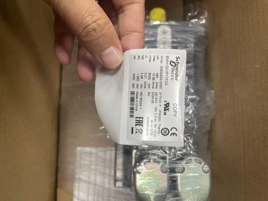 Schneider BMH1001P11F2A Servomotor con freno Lexium 32 3.3Nm 6000rpm Eje llaveado IP54 128bit Encoder