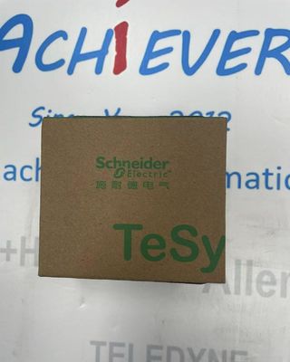 Relé de sobrecarga térmica LRD21 de Schneider Electric duradero con espacio entre orificios de montaje de 7.874" 200.00 mm e interfaz NAMUR