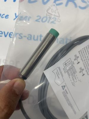 Siemens 3RG4022-0CD00 Interruptor de Proximidad Inductiva con linealidad ±0,2% del tramo y Protección de Ingreso IP66/67