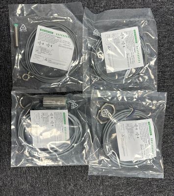 Siemens 3RG4014-0CD00 Interruptor de inducción con protección contra la entrada IP66/67 y un alcance máximo de medición de 1300 mbar 522 inH2O