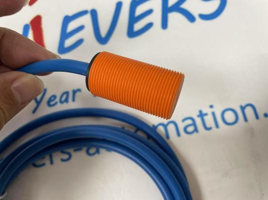 Sensor NAMUR inductivo de IFM NG5003 M18x1 de montaje por chorro