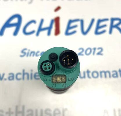 El sensor de ultrasonido de  UCC1000-30GM-IUR2-V15