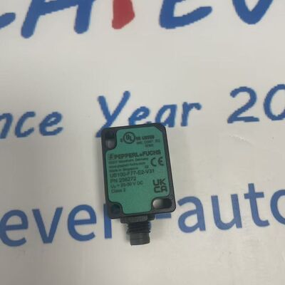 Sensor ultrasónico de detección directa  UB100-F77-E2-V31