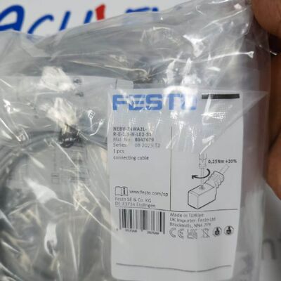 El cable de conexión de la válvula de solenoide Festo NEBV-Z4WA2L-R-E-2